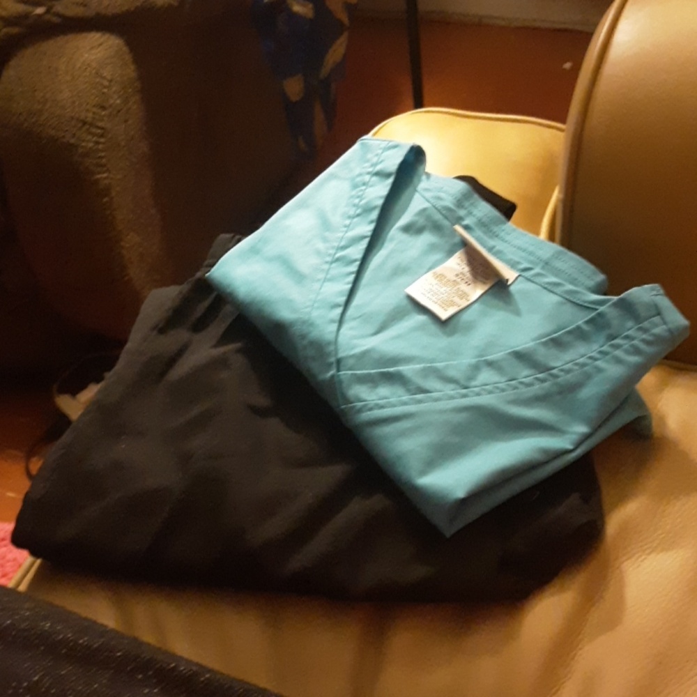 Scrub set